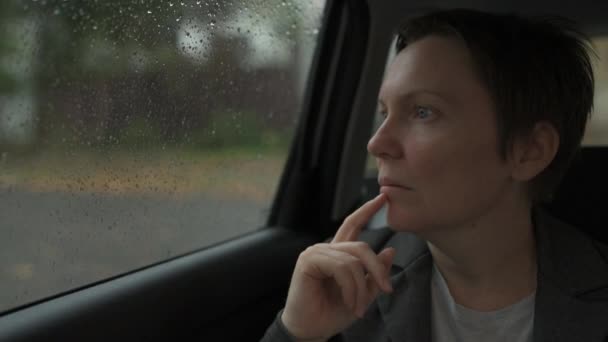 Worried Businesswoman Waiting Thinking Car Looking Out Window Rain Selective — Video Stock