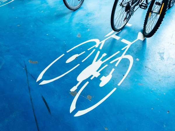 Kerékpár Parkoló Kerékpárral Piktogram Szimbólum Földön Kerekek Háttérben — Stock Fotó