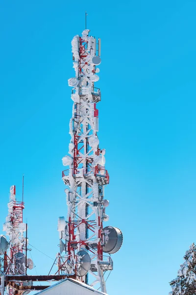 Telecommunication Tower Covered Snow Blue Sky — Stock Photo, Image