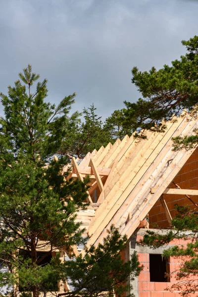 Drewniane Belki Budowy Dachu Domu Budowy Nowego Domu — Zdjęcie stockowe