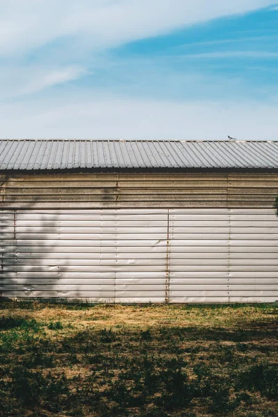 Old Industrial Warehouse Facade Made Corrugated Metal Sheets Worn Building — Stock Photo, Image