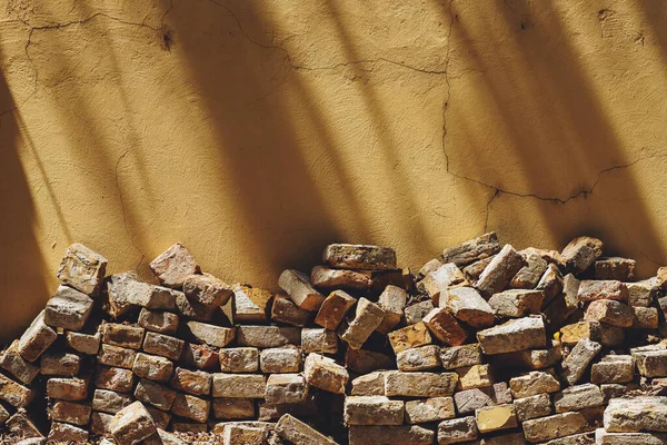 Pile Old Bricks Stacked House Back Yard Leaning Yellow Wall — Stock Photo, Image