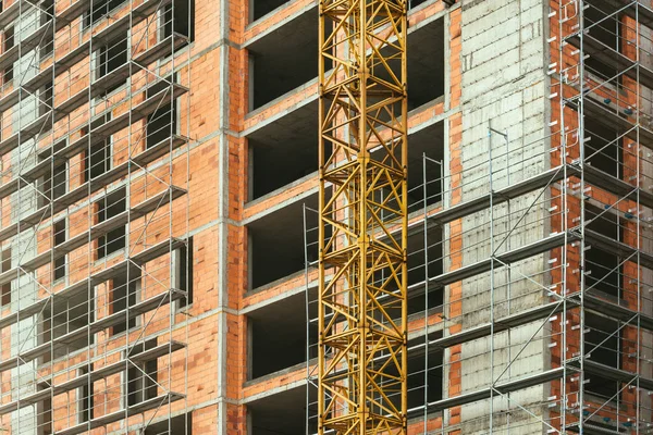 Construction Industry Apartment Building Development Scaffolding Surrounding Tall Built Structure — ストック写真