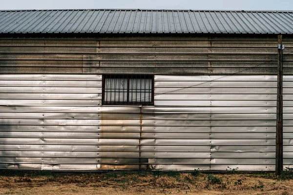 Old Industrial Warehouse Facade Made Corrugated Metal Sheets Worn Building — Zdjęcie stockowe