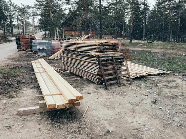 Matériaux Construction Sur Chantier Pendant Les Chutes Neige Planches Blocs — Photo
