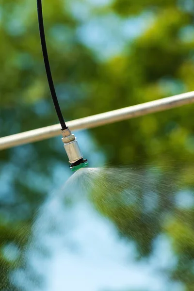 Landwirtschaftliche Beregnungsanlage Die Während Der Dürrezeit Die Wassertropfen Über Die — Stockfoto