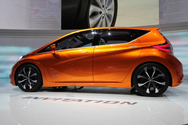 Nissan Invito arancione — Foto Stock