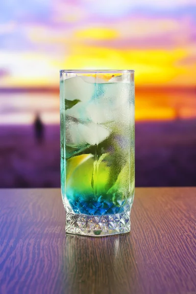 Ice tea with on the beach — Stock Photo, Image