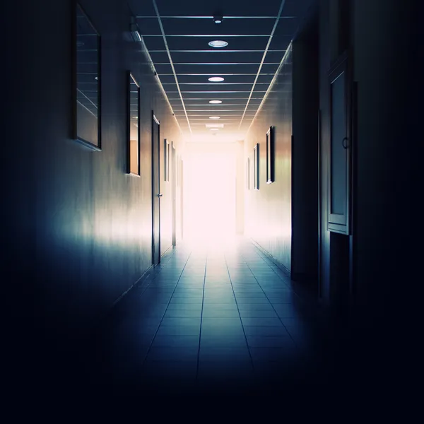 Kantoorgebouw corridor — Stockfoto