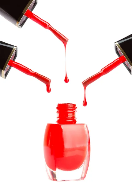 Verter esmalte de uñas rojo —  Fotos de Stock