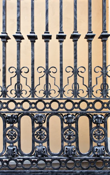 Gamla iron gate — Stockfoto