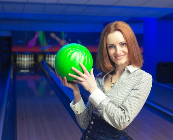 Beautiful woman in a bowling — Stock Photo, Image