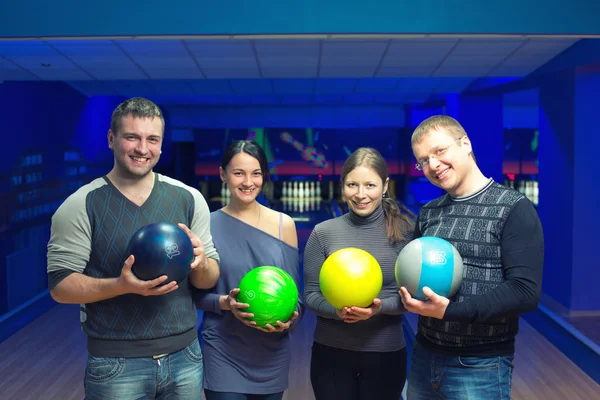 Friends in a bowling — Stock Photo, Image