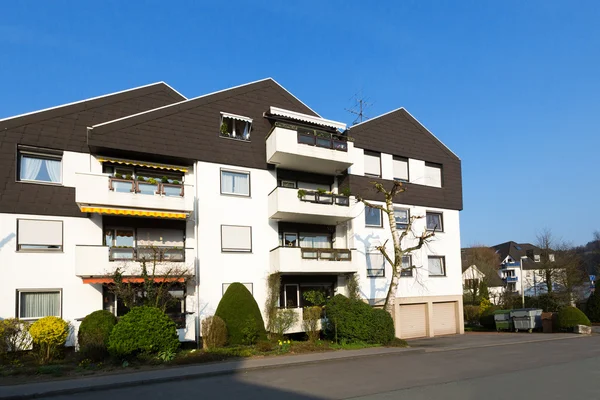 Europese multiapartment huis — Stockfoto