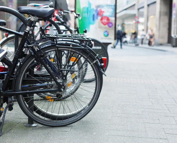 Biciclette su strada — Foto Stock