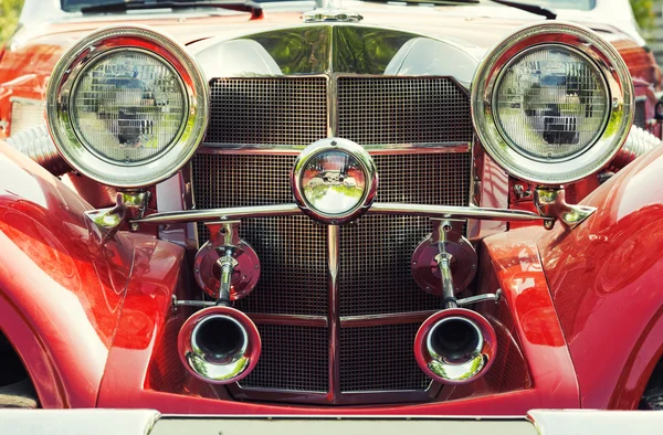 Rode retro auto — Stockfoto