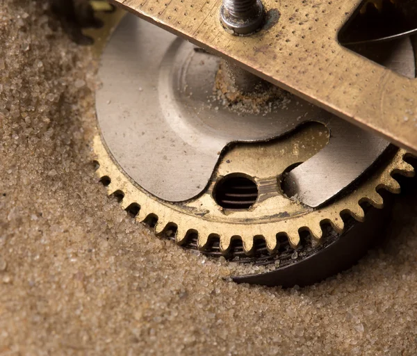 Uhrwerk im Sand — Stockfoto