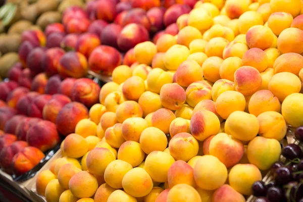 Свіжі фрукти — стокове фото