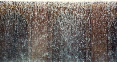 düşen su sıçramalarına