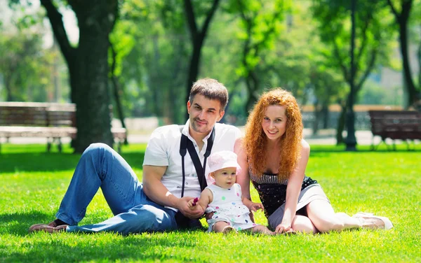 Glückliche Familie — Stockfoto