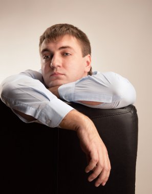 yorgun ofis çalışanı