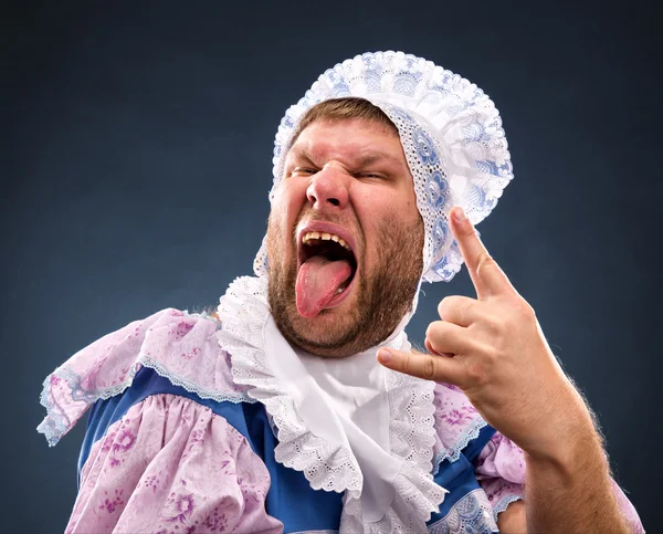 Hombre extraño sobresaliendo de la lengua — Foto de Stock