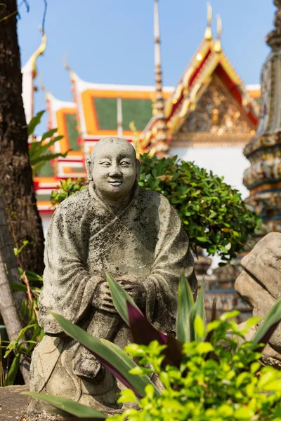 Estátua de pedra monge — Fotografia de Stock