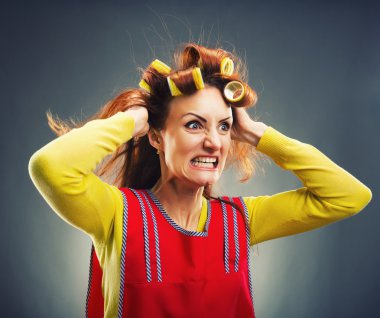 curlers ile çılgın ev kadını