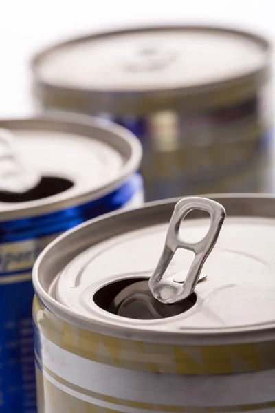 Latas de alumínio abertas — Fotografia de Stock