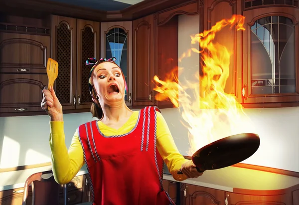 Shocked housewife on the kitchen — Stock Photo, Image