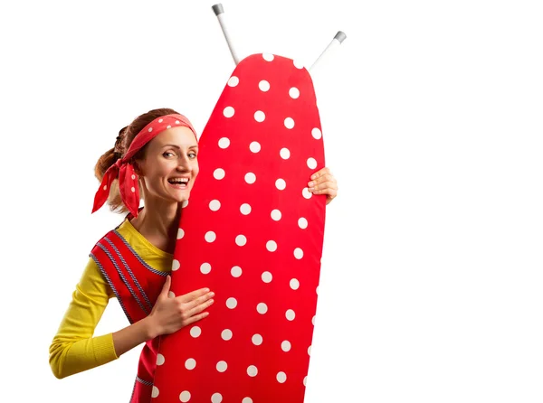 Lachende huisvrouw met strijkplank — Stockfoto