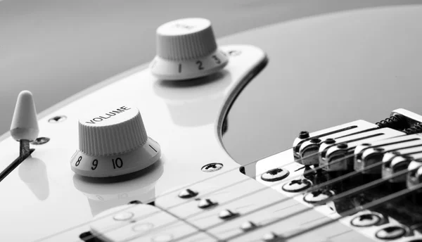 Botón en una guitarra eléctrica —  Fotos de Stock