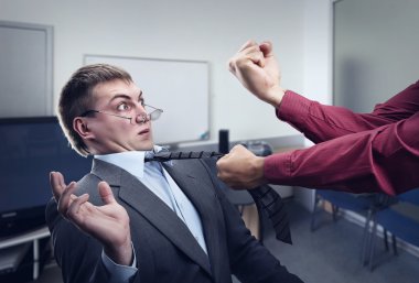 ofis oda fena kavga