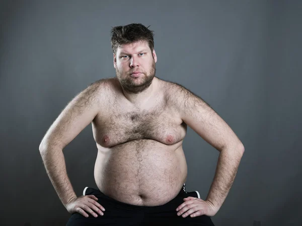 Hombre gordo aislado sobre fondo gris —  Fotos de Stock