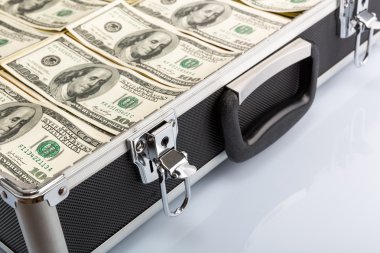 beyaz zemin üzerinde dolar dolu