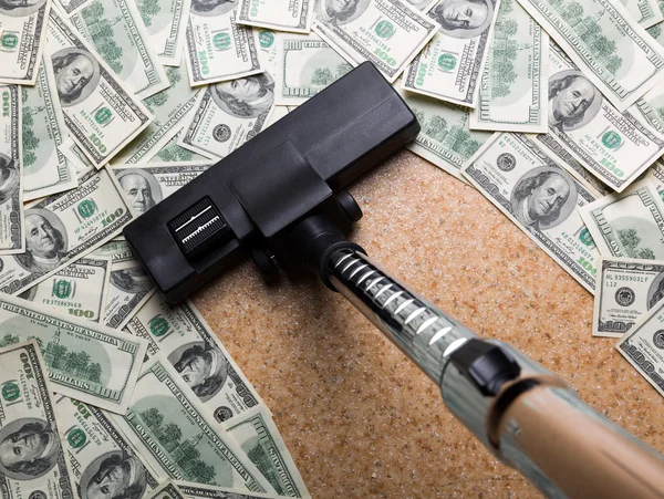 Money on the floor vacuuming with vacuum cleaner — Stock Photo, Image