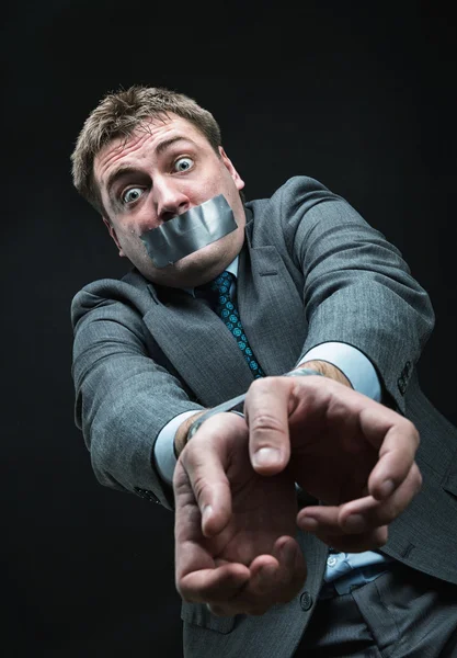 Hombre con boca cubierta por cinta adhesiva — Foto de Stock