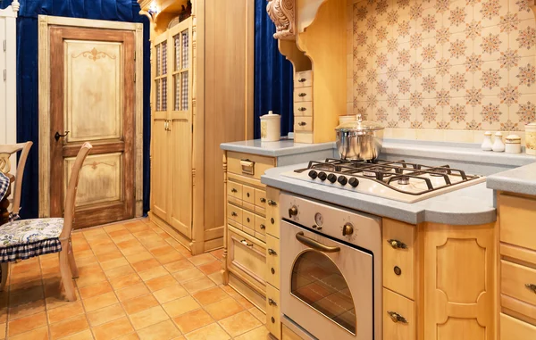 Projeto de interiores de cozinha personalizada — Fotografia de Stock