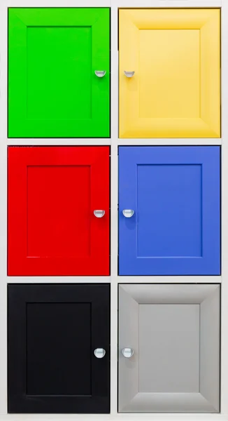 Détail des portes colorées avec de belles poignées — Photo