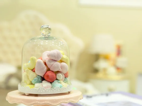 Petits bonbons à l'intérieur de la chambre — Photo