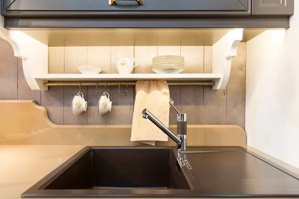 Moderne badkamer wastafel in zwarte keramische — Stockfoto