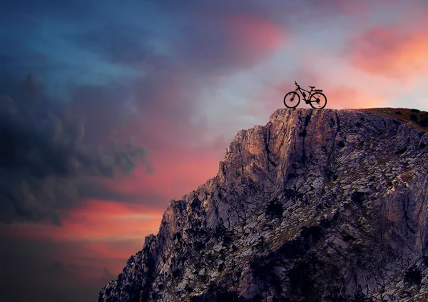Rowerów górskich w górach — Zdjęcie stockowe