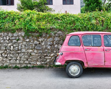 pembe araba eski