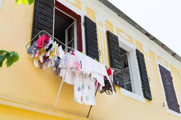 Laundry drying outside — Stock Photo, Image