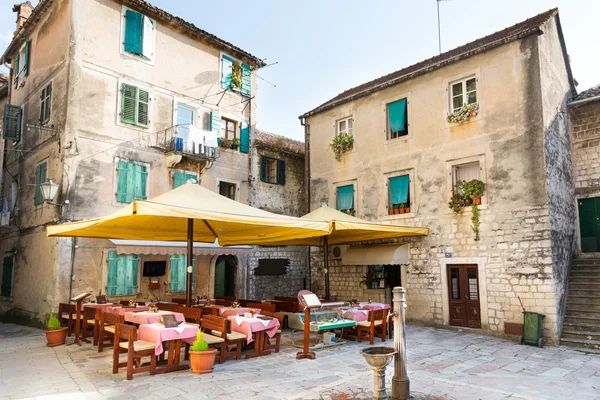 Straßencafé in der Altstadt — Stockfoto