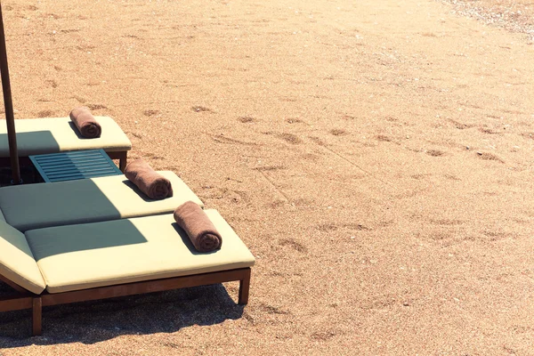 Sandalye üzerinde plaj tuval — Stok fotoğraf
