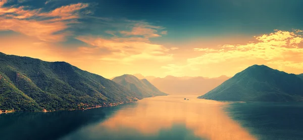 Záliv Boka kotor, Černá Hora. — Stock fotografie