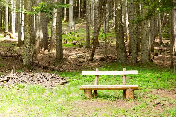 Träbänk outddor — Stockfoto