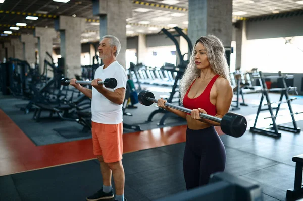 Hombre de edad avanzada y entrenador femenino, ejercicio con barra —  Fotos de Stock