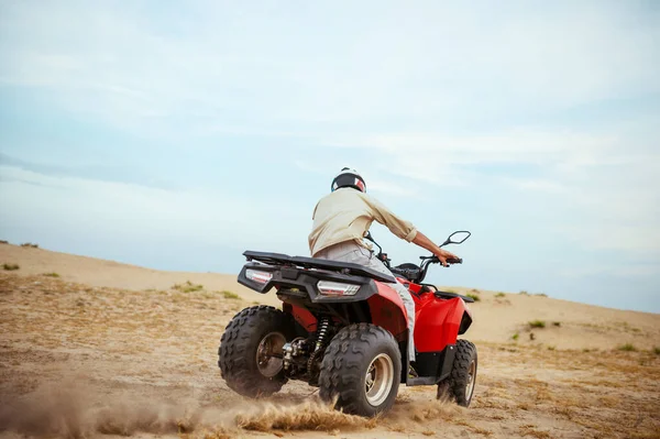 An atv rider racing in desert — Stock Photo, Image